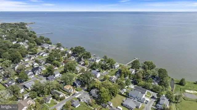 621 E Marshall Ave, Deale