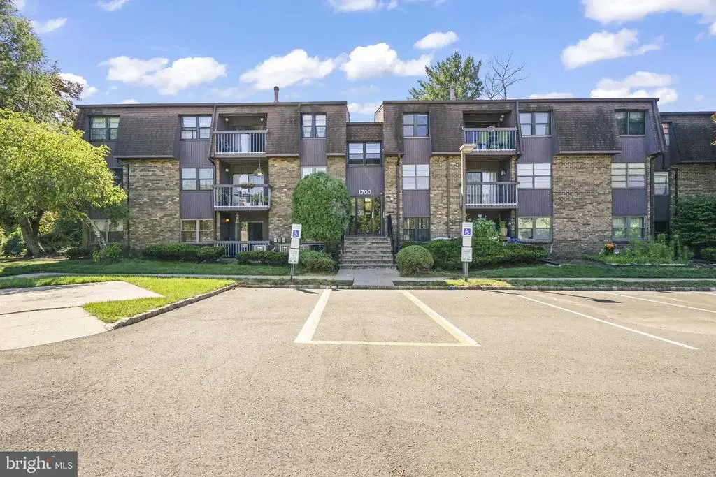 1712 Country Mill Dr, EAST WINDSOR