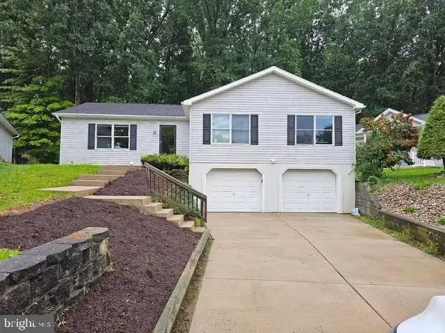 641 Benjamin Ct, State College