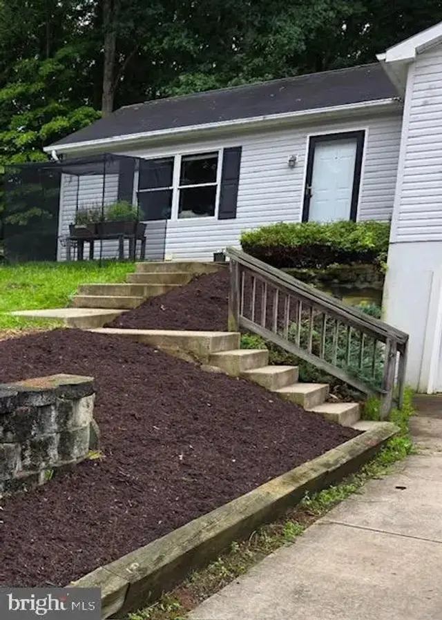 641 Benjamin Ct, State College