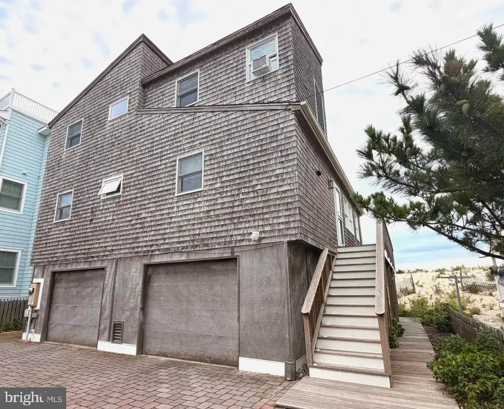 121 E Sailboat Ln, LONG BEACH TWP
