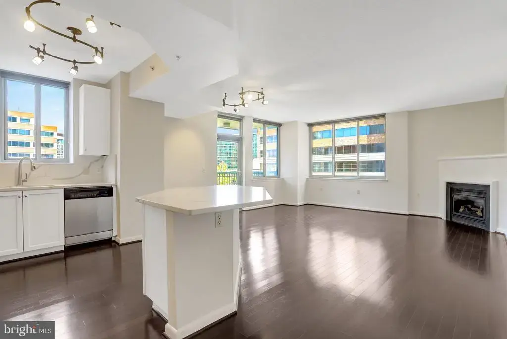 851 N Glebe Rd #311, ARLINGTON