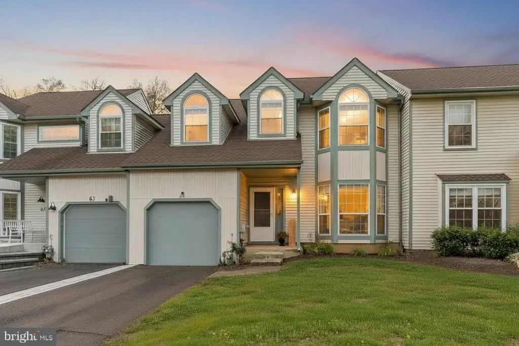 64 Laurel Cir, NEWTOWN