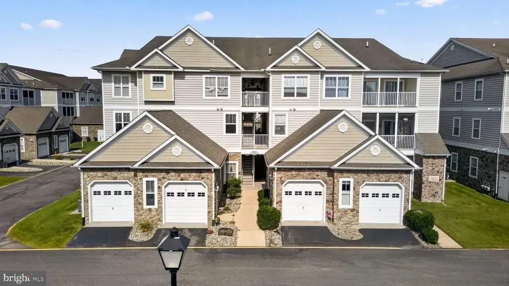 4202 Summer Brook Way #e, MILFORD