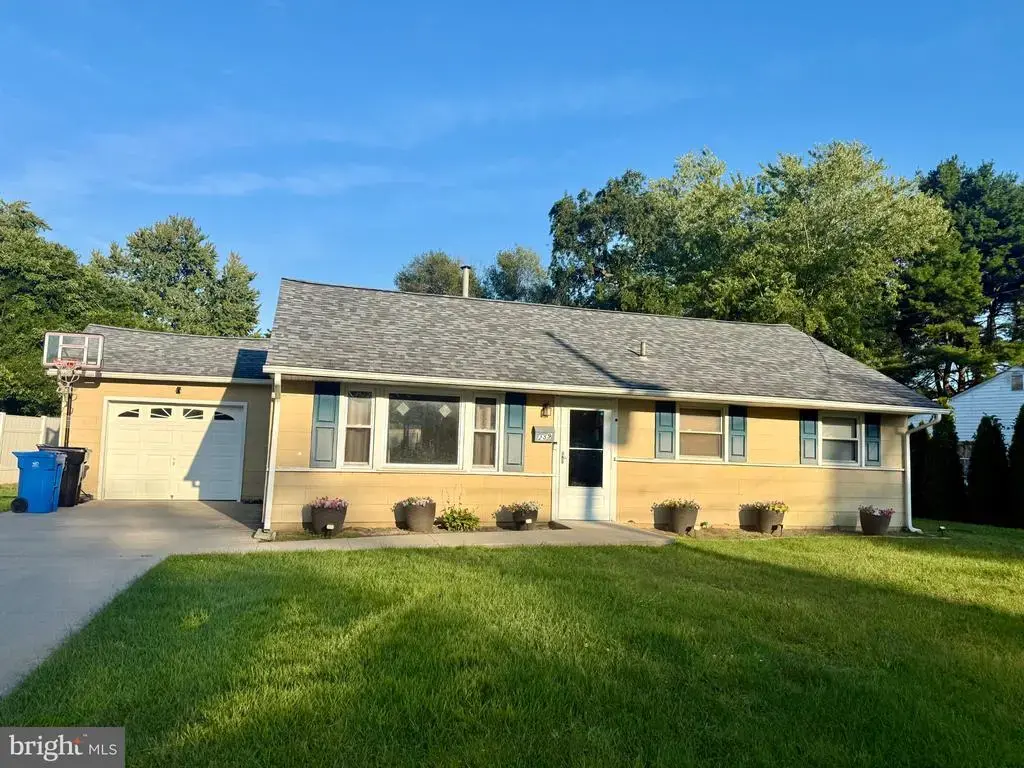 259 N Dennis Dr, CLAYTON
