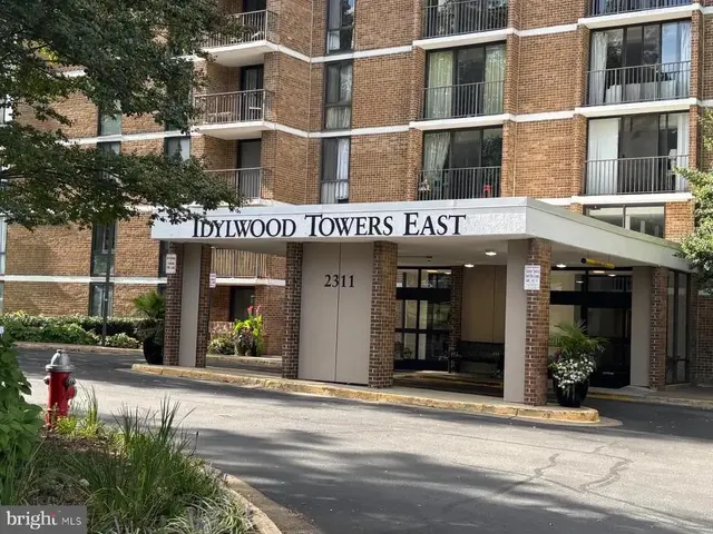 2311 Pimmit Dr #817, Falls Church