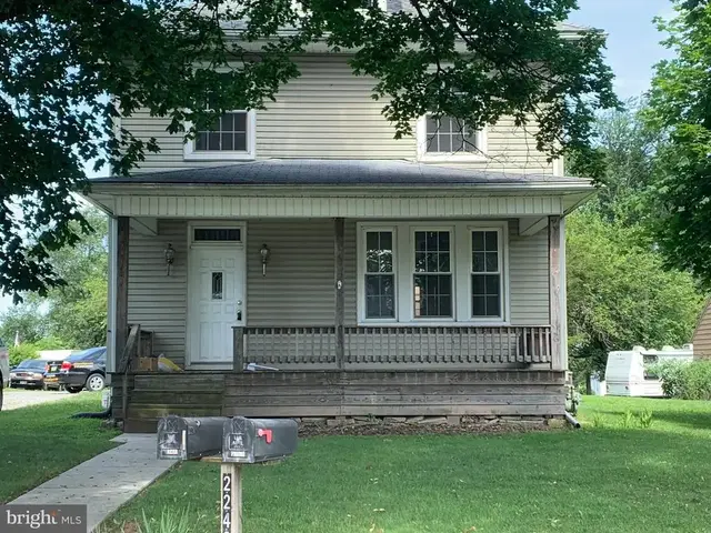 2243 Sunset Ln, York