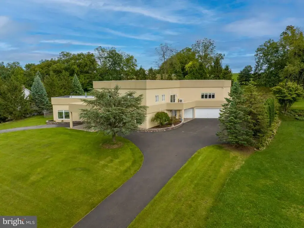 2224 Meadow Brook Dr, SCHNECKSVILLE