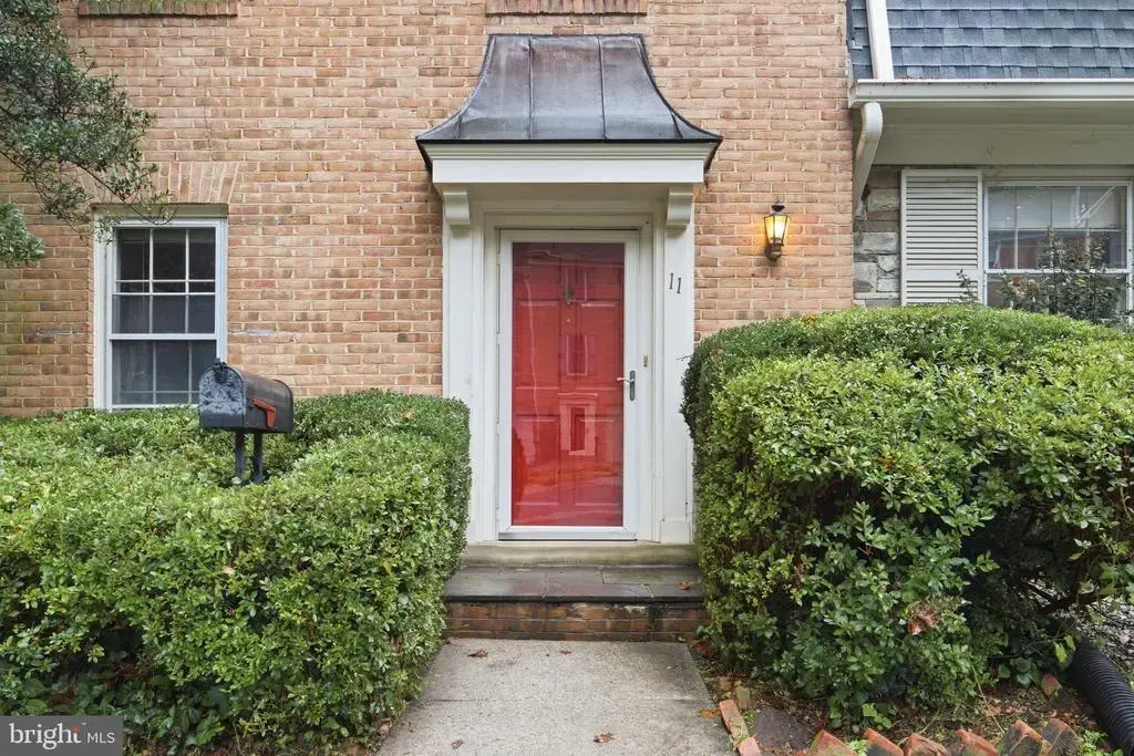 11 Sangamore Ct, BETHESDA
