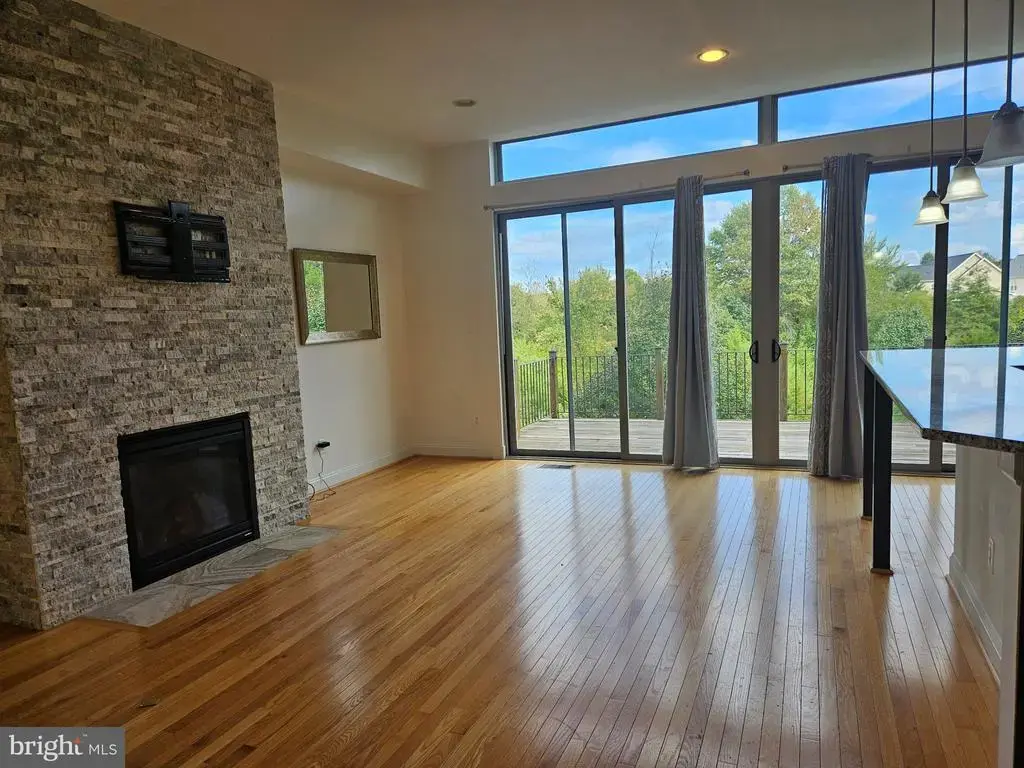 23380 Evening Primrose Sq, ASHBURN