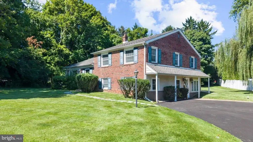 11 Anthony Wayne Dr, WAYNE