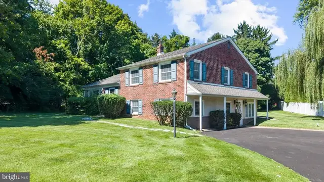 11 Anthony Wayne Dr, Wayne