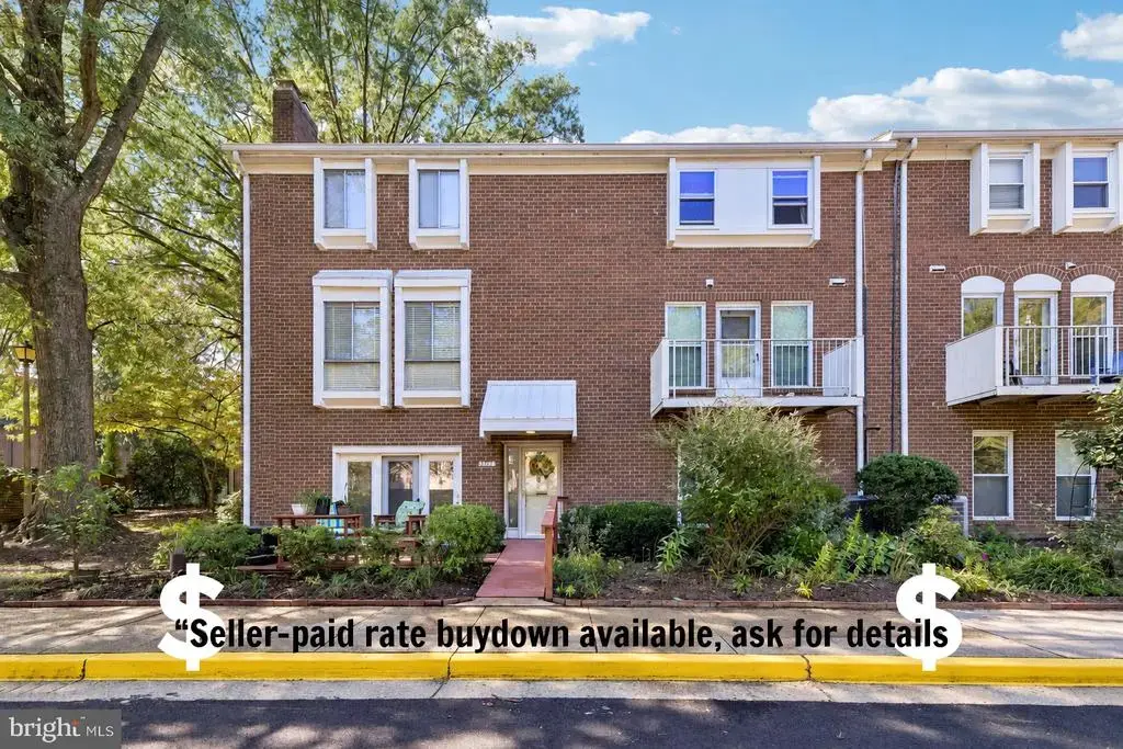 3674 Persimmon Cir, FAIRFAX