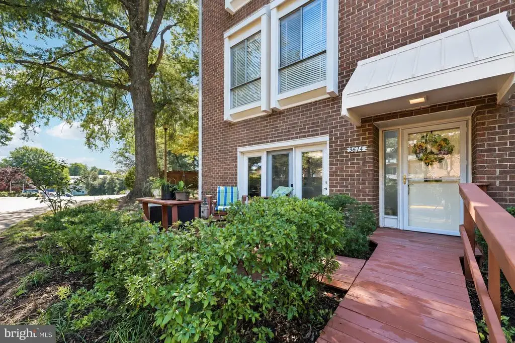 3674 Persimmon Cir, FAIRFAX