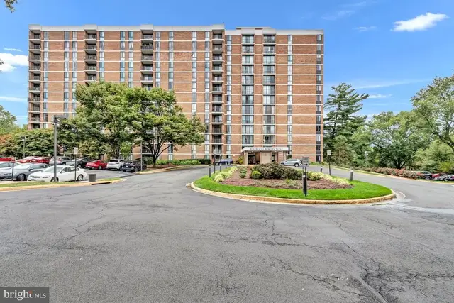 2300 Pimmit Dr #1201, Falls Church