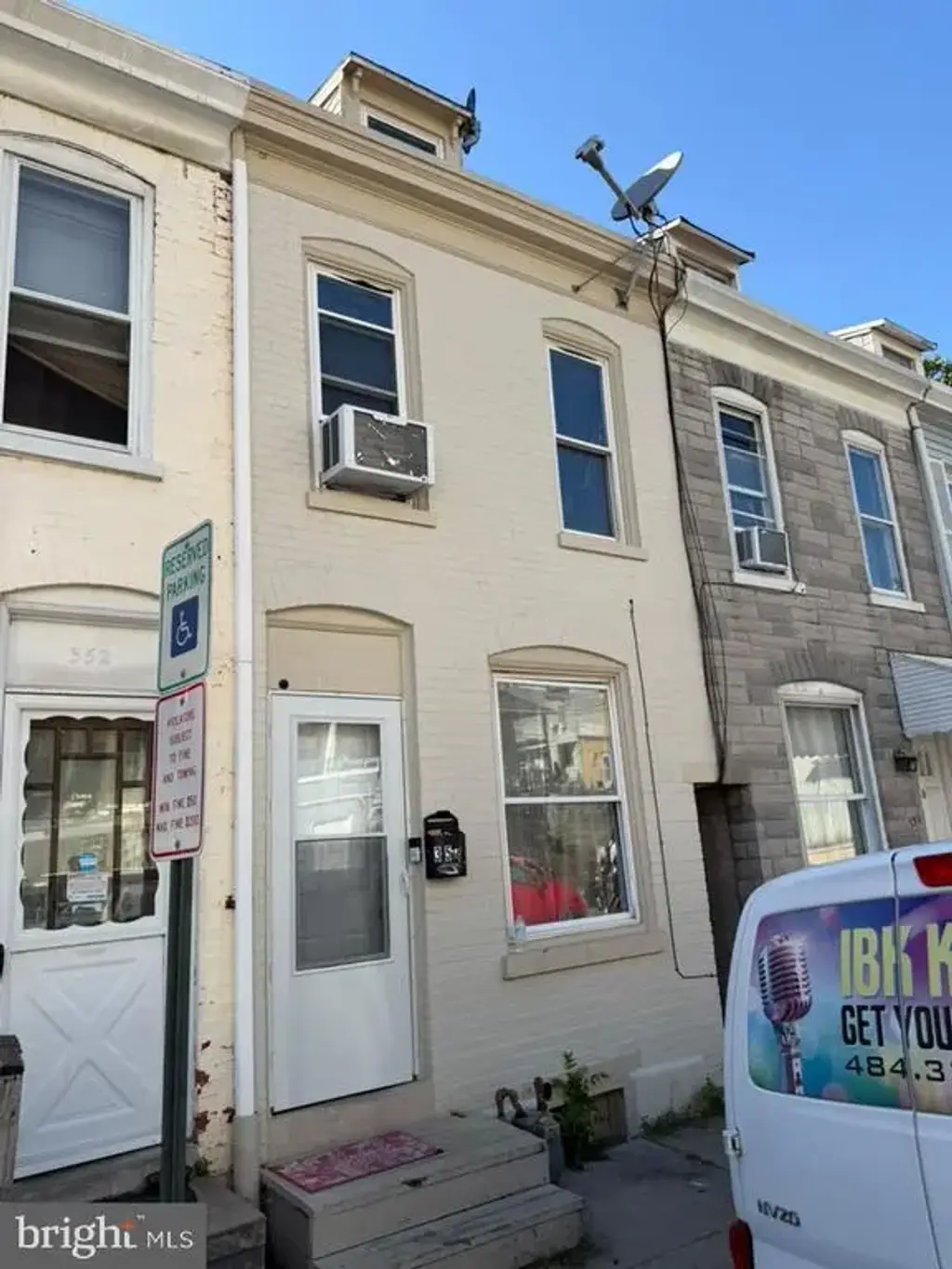 354 Linden St, READING