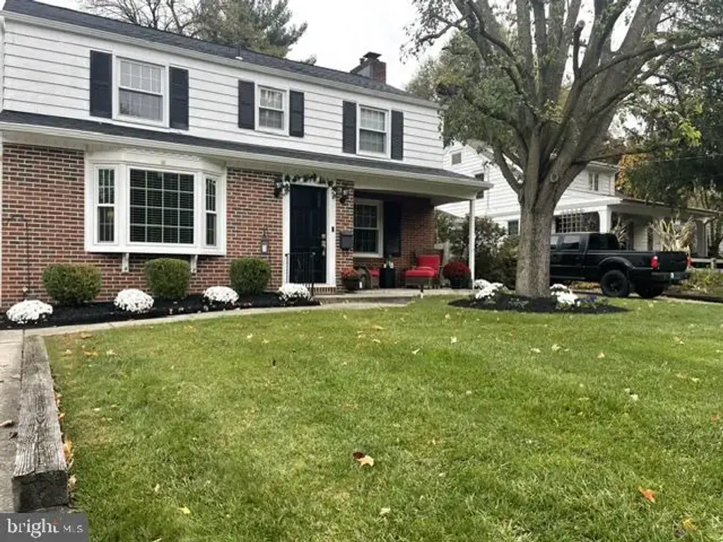 321 N Stanwick Rd, MOORESTOWN