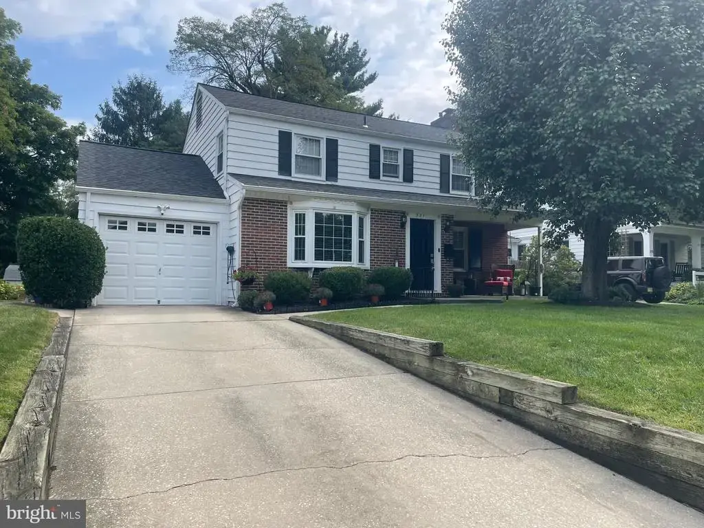 321 N Stanwick Rd, MOORESTOWN