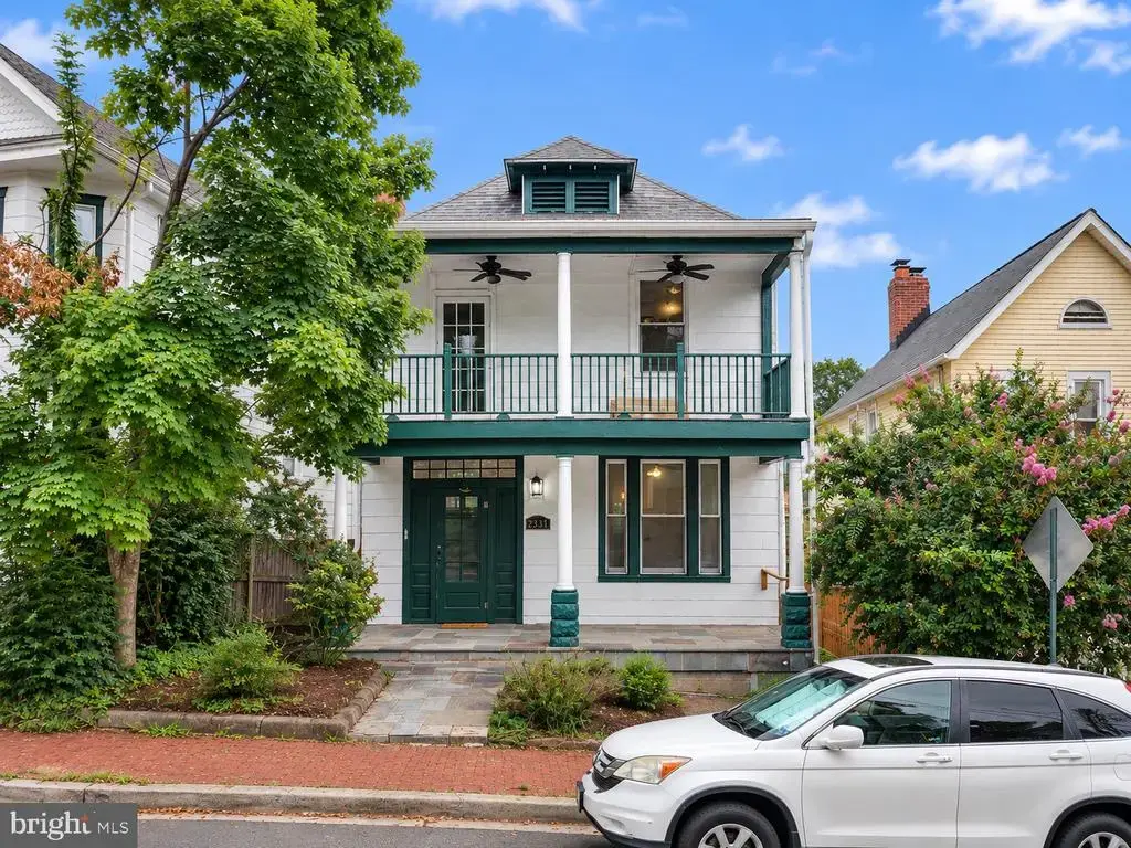 2237 Mount View Pl Se, WASHINGTON