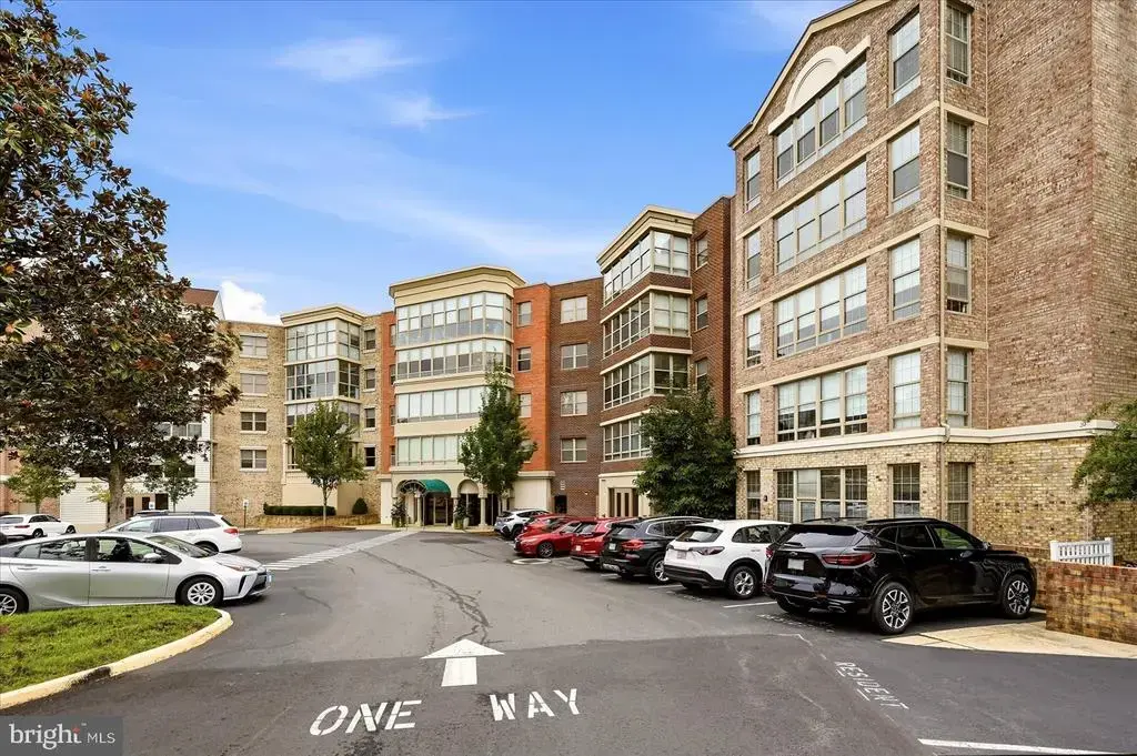 19370 Magnolia Grove Sq #212, LEESBURG