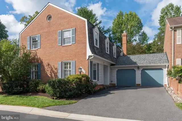 10226 Democracy Ln, Potomac