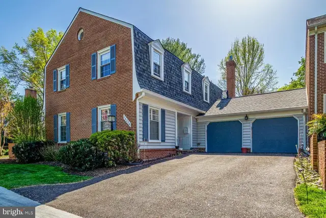 10226 Democracy Ln, Potomac