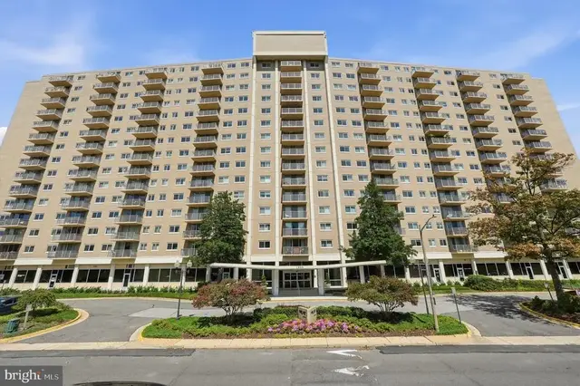 1225 Martha Custis Dr #403, Alexandria