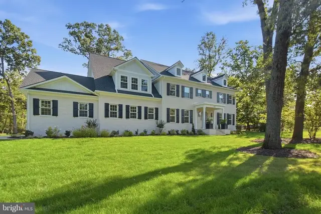 1142 Cameron Rd, Alexandria