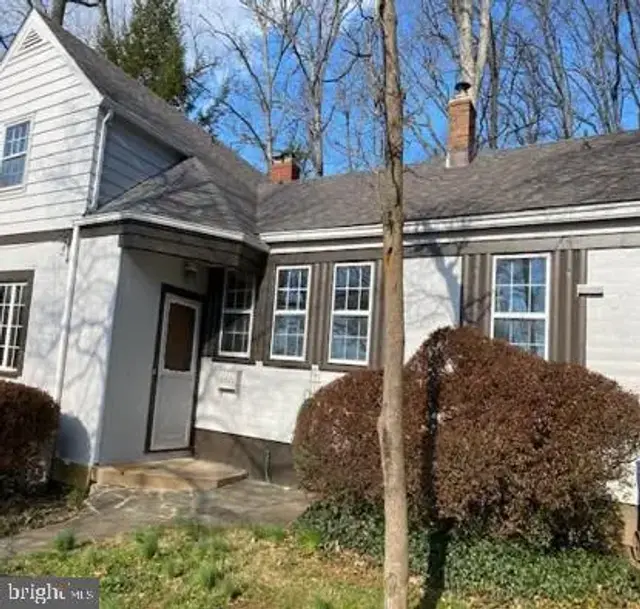 6821 Barr Rd, Bethesda