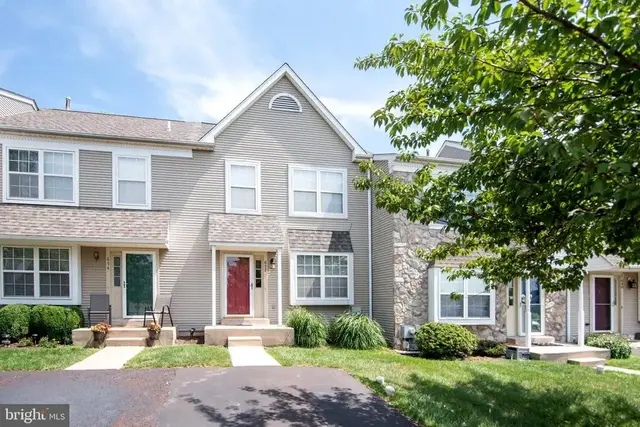 652 Longwood Rd, Collegeville