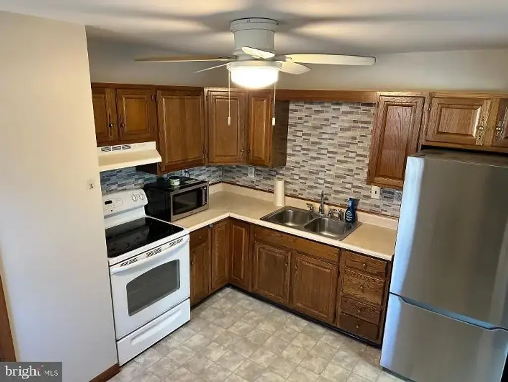 20 University Dr, PENNSVILLE