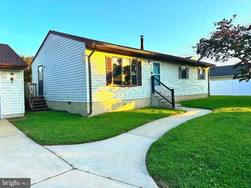 20 University Dr, PENNSVILLE
