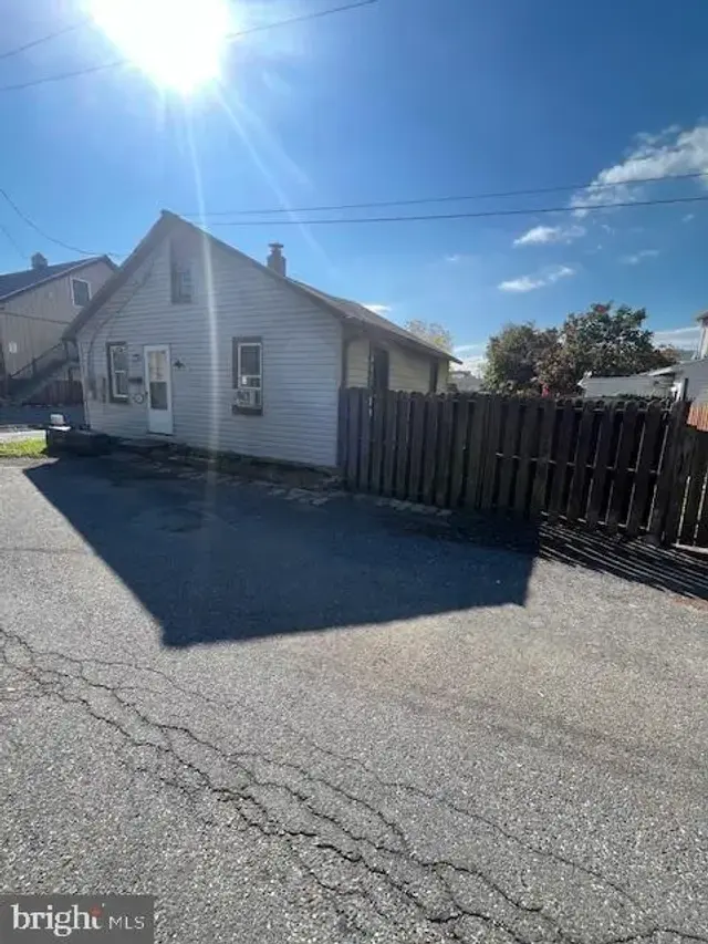 215 N Railroad Ave, Mechanicsburg