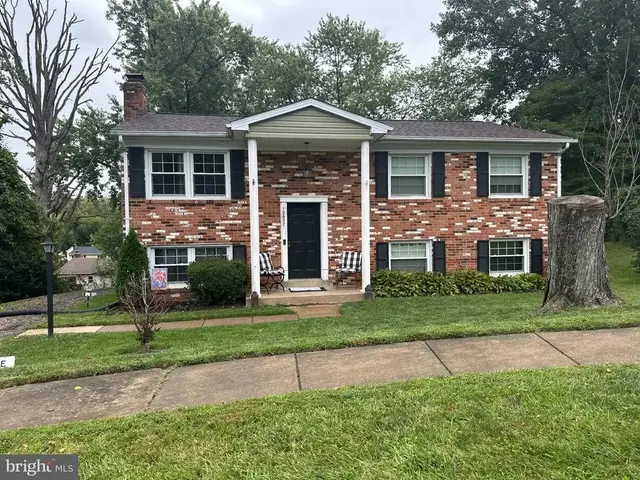13637 Lynbrook Ct, Woodbridge