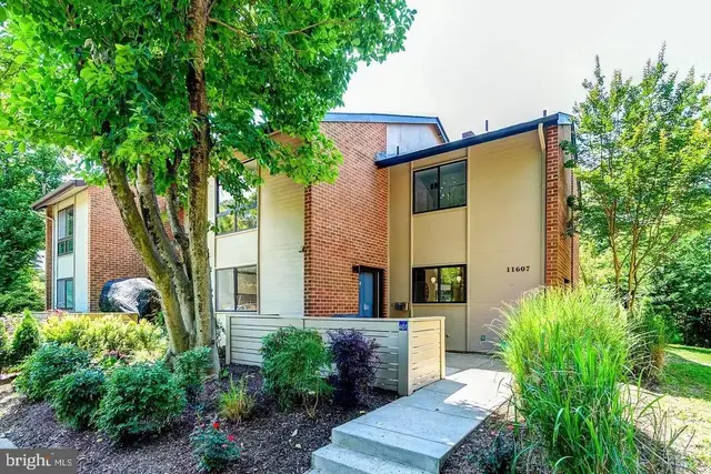 11607 Hunters Green Ct, Reston