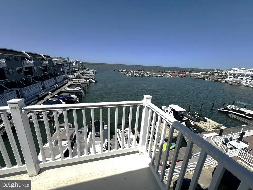 8201 Third Ave #16, STONE HARBOR