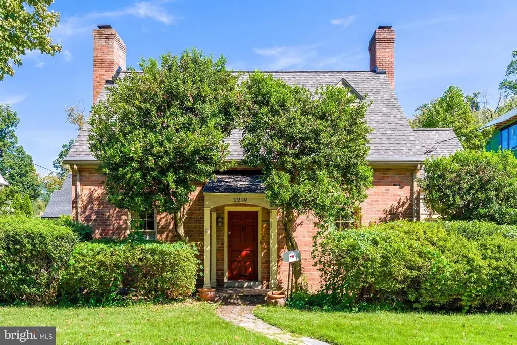 2219 Military Rd, ARLINGTON