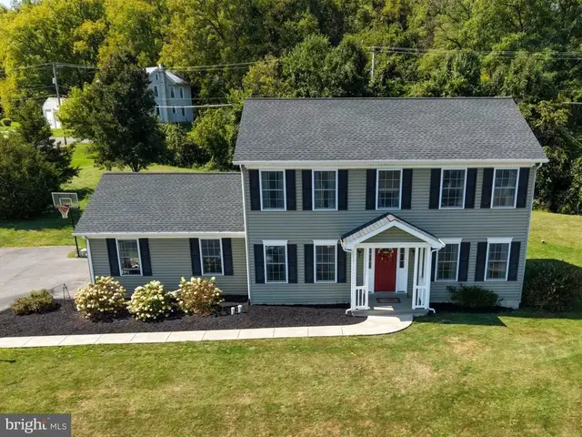 3 Creekside Dr, Selinsgrove