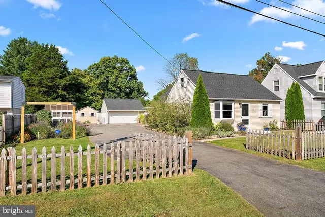 17 Maple Ave, Newark