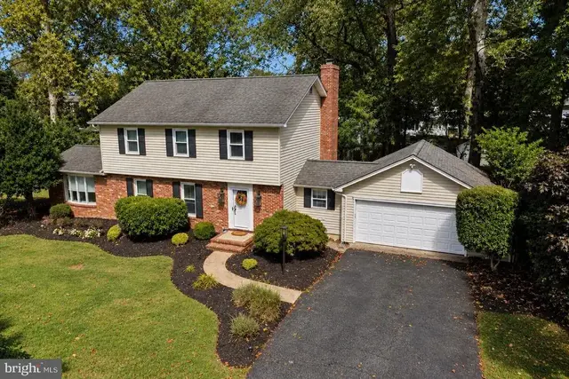 12 Willow Spring Dr, Edgewater