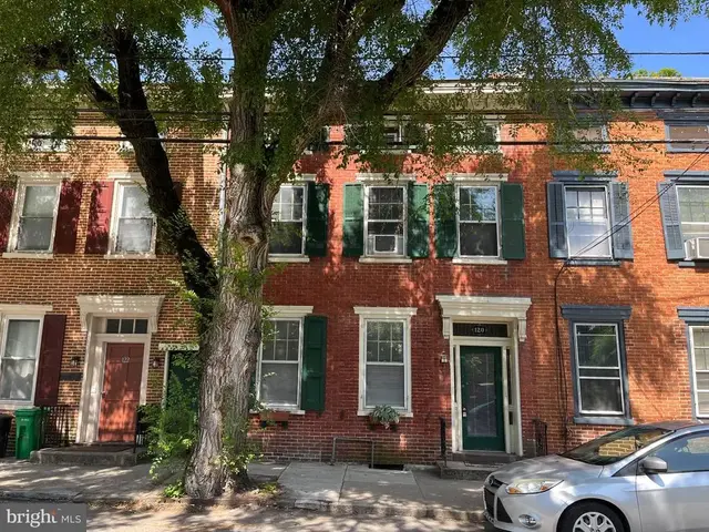 120 S West St, Carlisle