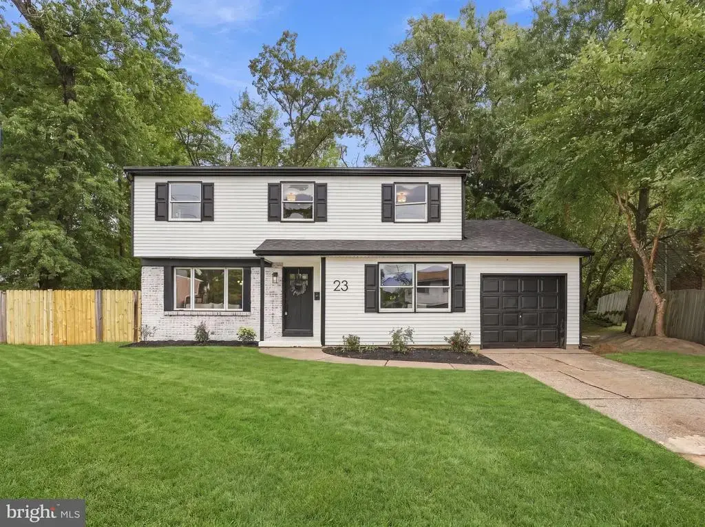 23 Walnut Dr, BURLINGTON