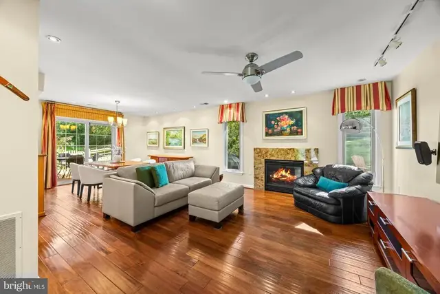 2567 Forest Knl St, Annapolis