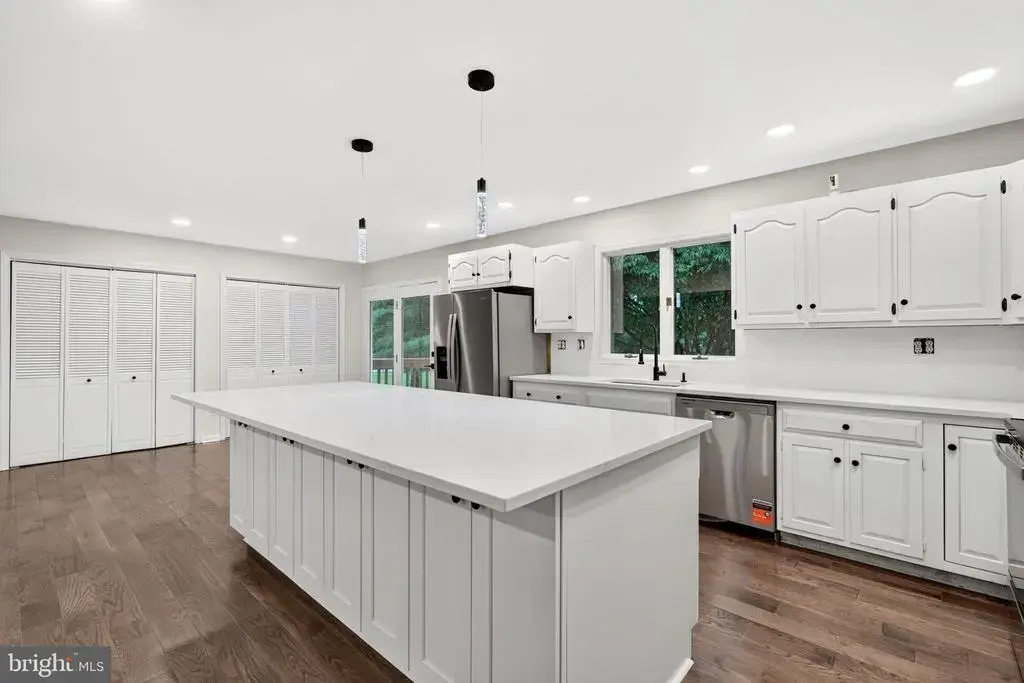 708 Karen Dr, KINGSVILLE