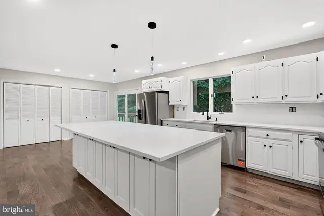 708 Karen Dr, Kingsville