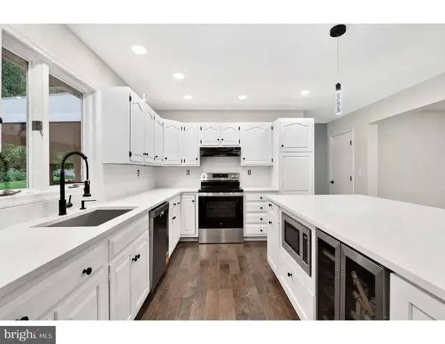 708 Karen Dr, Kingsville