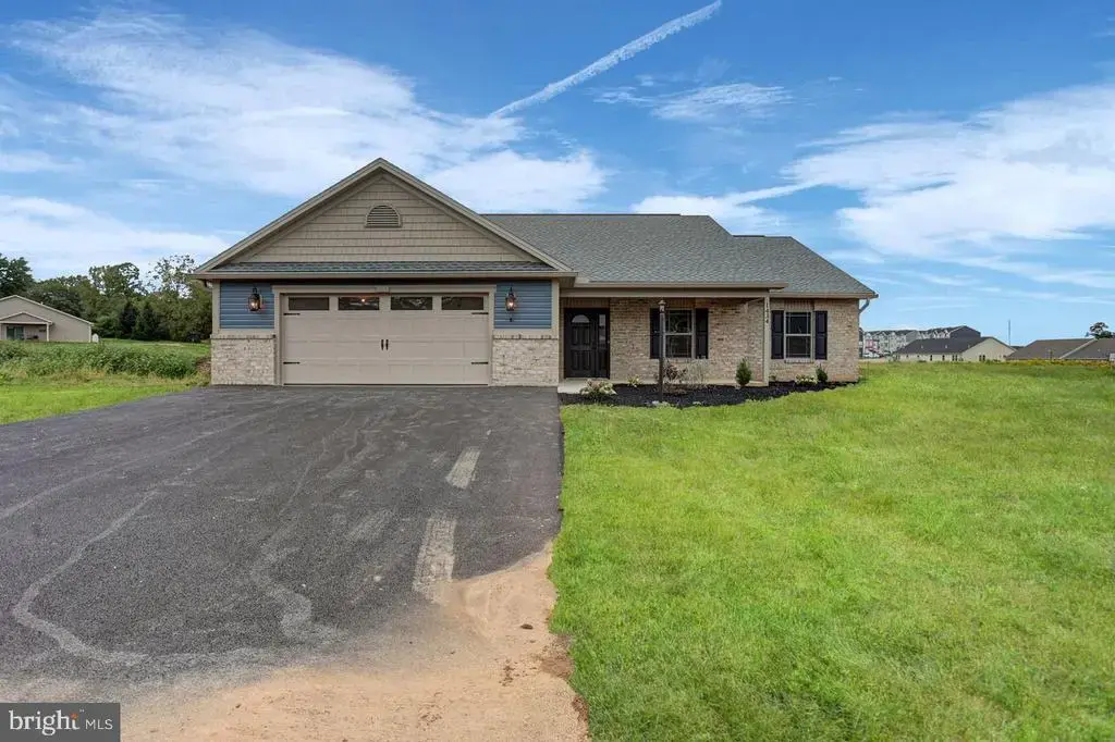 1434 Treeline Dr, CHAMBERSBURG