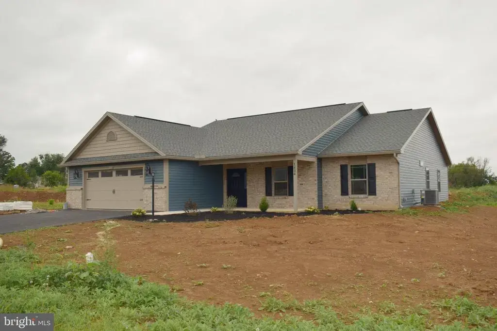 1434 Treeline Dr, CHAMBERSBURG