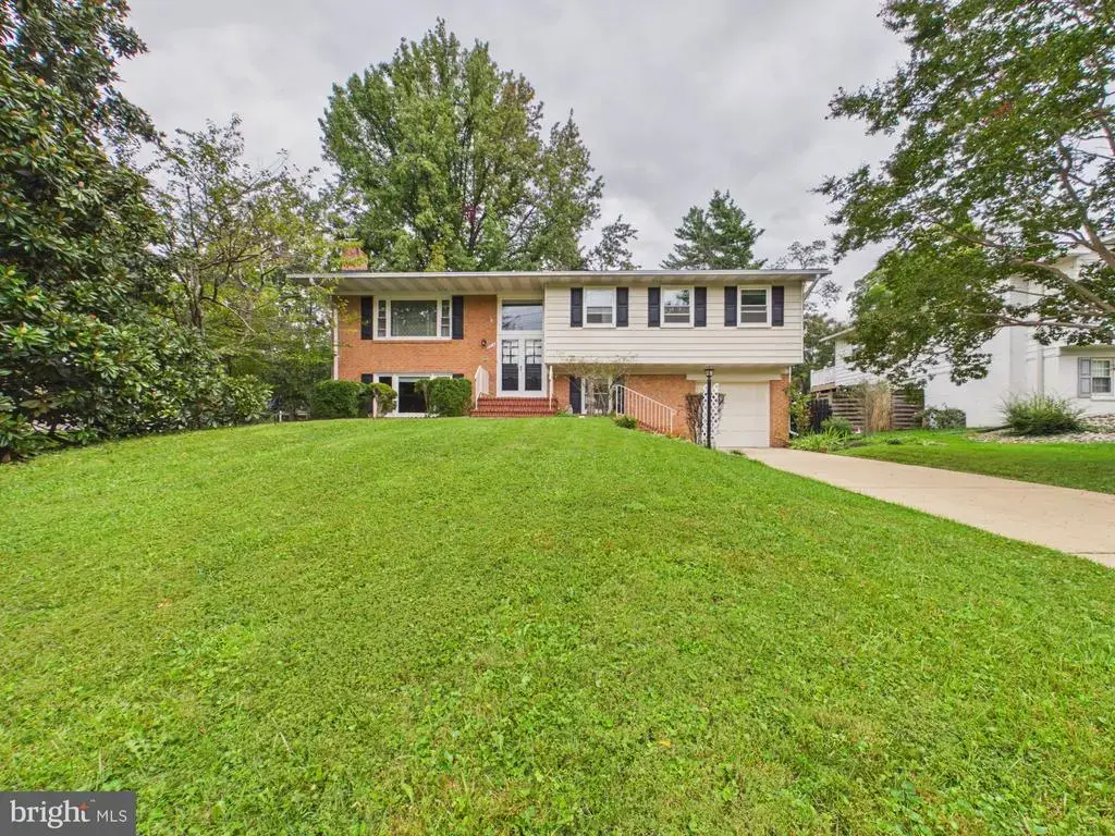8714 Old Courthouse Rd, VIENNA