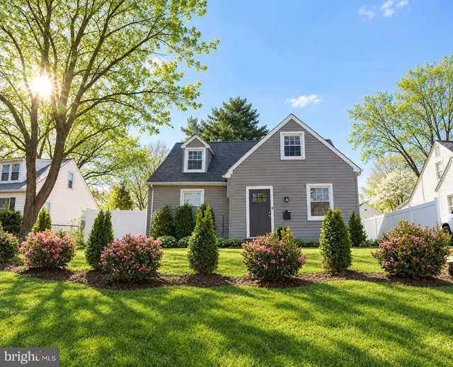 1013 Paul Dr, Rockville